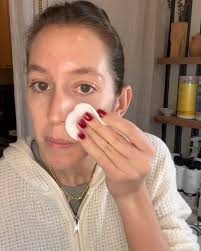 I know you’ve been seeing me post nonstop about how much I love  micro-channeling but I’ve recently taken it up a notch and began combining  micro-channeling with light chemical peels to treat all kinds ...
