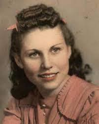 Carrie Poynter's Instagram, Twitter & Facebook