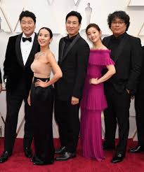 One by one, the crafty members of a destitute family insinuate themselves into the household staff of a wealthy couple living in oblivious privilege. Where To Watch Parasite Cast Star Park So Damn Next