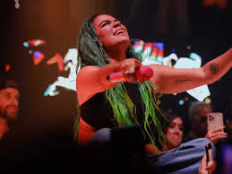 Find karol g tour schedule, concert details, reviews and photos. Como Si No Hubiera Un Virus Lleno Total En Concierto De Karol G En Miami Infobae