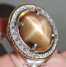 Selain itu, garisnya lebih dominan, daripada batu akik mata kucing. Batu Cincin Biduri Surya Pasir Emas Star 4 Sunstone Tapak Jalak Asli Kode 1876 Wahyu Mulia