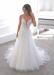 «das kleid eignet sich gut, um eine große oberweite und ein bäuchlein zu kaschieren», sagt sie. Enzoani Style Normandie Kleid Hochzeit Brautmode Braut