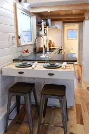 Jika anda saat ini sedang ingin membangun, merenovasi ataupun hanya mendesain rumah dan tentunya mengharapkan ide serta inspirasi rumah modern, pilhan yang. Lingkar Warna 24 Desain Inspiratif Dapur Kecil Minimalis