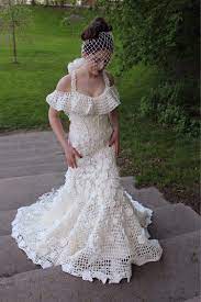 What made the contest special is that all the dresses were made out of toilet in 2005, the people who run the website started the toilet paper wedding dress contest. Jaw Dropping Toilet Paper Wedding Dresses From The Annual Competition