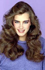Knitted Blue Jumper Worn By Young Brooke Shields With Long And Wavy Brunette Hair And Subtle Make 1970s Hairstyles For Long Hair 1970s Hairstyles 80s Hair