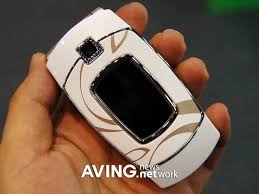 present 'Samsung E500 Versus'