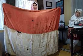 Gambar bendera merah putih bergerak download now gambar bendera mal. Begini Penampakan Bendera Merah Putih Tertua Di Cirebon Republika Online