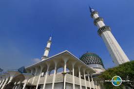 Jadual waktu solat shah alam waktu solat adalah peruntukan tempoh atau selang masa tertentu bagi masyarakat muslim menjalani syariat solat sama ada fardhu ataupun sunat. Masjid Sultan Salahuddin Abdul Aziz Shah Shah Alam