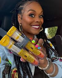 Sooooo I heard the craziest thing today….. somebody said “You don't look  like you have allergies”. Huh??? How am I supposed to look??👀. Am I  supposed to walk around swollen and gasping