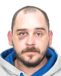 🕵‍♀ PÁTRAME PO MAREKOVI ZO ZVOLENA Na 35 ročného Mareka vydal Okresný súd  vo Zvolene Európsky zatýkací rozkaz pre prečin krádeže a zanedbania  povinnej výživy, zároveň je vydaný aj príkaz na dodanie