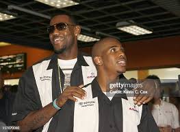 1,121 Chris Paul Lebron Photos & High Res Pictures