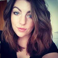 Short Shoulder Length Curly Brunette Hair Using Babyliss Curling Wand Hair Beauty Wand Curls Hair Styles