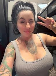 y'all truck drivers need to make sure ur stuff is strapped down !! 😭