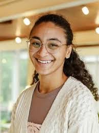 Tara Perron's Instagram, Twitter & Facebook