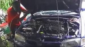 Oleh itu anda perlu melonggarkan injap pelepas untuk mengeluarkan minyak lama dari sistem paip hidraulik brek. Apeng Impian Cara Tukar Minyak Brake Kereta Youtube