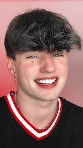 Daniel Boom's Instagram, Twitter & Facebook