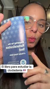 Este es el libro del que les hable, en esta guia estan las 100 preguntas, y  te da un vocabulario de las palabras que debes saber leer y escribir porque  de ahí puede ser tu examen de lectura y ...