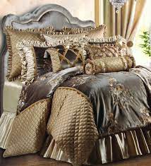 See more ideas about comforter sets, king comforter sets, comforters. Luxury Embroidered Velvet Gold And Brown Hue Bedding Sets In King Size Captivating Luxury Roskoshnye Postelnye Prinadlezhnosti Postelnye Prinadlezhnosti Podushki