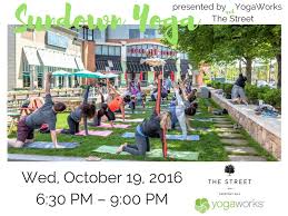 Dall'hatha vinyasa allo yin yoga, con particolare attenzione per i principianti. Prim And Propah Sundown Yoga Presented By Yogaworks The Street