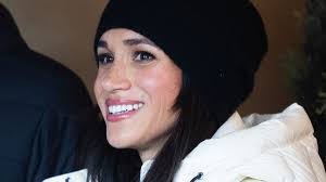 The headwear Meghan Markle sported at the 2025 Invictus Games wasn't an old  silk hat, but part of her voluminous outfit was very Frosty the  Snowman-coded. Read More Below ⬇️