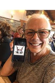 Leslie Walser's Instagram, Twitter & Facebook