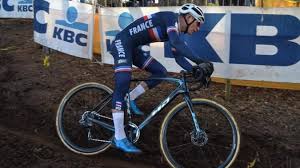 Ces championnats de france 2020 à flamanville avait débuté de la meilleure des façons avec le titre de lilou fabrègue chez les cadettes. Ecques Ugo Ananie Revet La Tunique Bleu Blanc Rouge