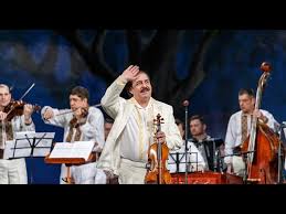 Cântăreaţa moldoveancă era căsătorită de 15 ani cu dumitru guşevatîi, instrumentist respectat în orchestra prezidenţială a republicii moldova, şi au împreună doi băieţi minori. Nicolae Botgros A Vorbit In Exclusivitate Despre Fiica Sa Nicoleta Youtube