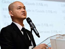 Berbeza dengan wang ringgit di mana pengeluarannya dikawal sepenuhnya dan diselia (centralised) oleh. Lebih Banyak Syarikat China Minat Melabur Di Malaysia