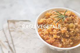 Il ragù di coniglio è un condimento molto gustoso e dal sapore delicato, che ben si sposa con la pasta e può essere utilizzato anche come ripieno alternativo e particolare; Ragu Vegetale The Bluebird Kitchen