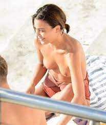 Actress Nathalie Kelley Topless In Australia - Scandal Planet