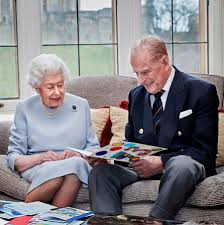 15:03 elle lance un cri de détresse. Queen Elizabeth Prince Philip Receive The Covid 19 Vaccine The New York Times