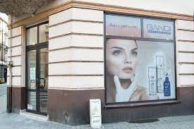 Nail polish with no harmful ingredients such as dbp and turuen, and various treatment. Salon Kosmetyczny Joanna Sochaczew The Best Undercut Ponytail