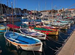 Les Raisons De Passer Un Sejour Dans Les Alpes Maritimes Alpes Maritimes Vacances Mer Touriste