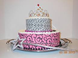 If your loved one is make up addict, this make up themed delicious fondant cake will be the best surprise for her. Coolest Homemade Diva Glamour And Spa Cakes