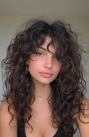 Hi everyone, I am new to Portsmouth and looking for a stylist who knows how  to cut curly hair. I have 3a/3b type curls and would like to find a stylist  experienced