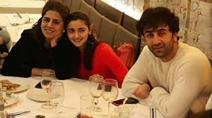 Viral Photo Alia Bhatt Dines With Ranbir Kapoor And Neetu Kapoor Before Heading To Los Angeles Alia bhatt was born on march 15, 1993.