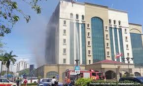 Anthony king told the bbc he was about to catch his train home when he saw smoke coming out of a car. Malaysiakini Blaze Destroys 40pct Of Epf S Pj Headquarters