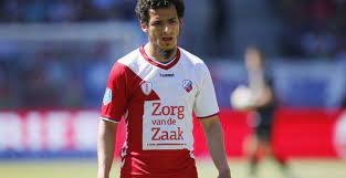Het nieuwe thuisshirt van fc utrecht vond op de eerste dag dat het te koop was gretig aftrek. Update Fc Utrecht Reageert Snel Op Feedback En Past Nieuw Shirt Aan Voetbalprimeur Nl