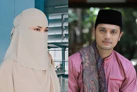 Neelofa menerima kunjungan keluarga pu riz untuk majlis merisik. Hubungan Neelofa Pu Riz Baik Bakal Umum Tarikh Kahwin Astro Awani