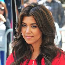 A Pretty Way To Lighten Up Brunette Hair For Summer Courtesy Of Kourtney Kardashian Kardashian Hair Highlights For Dark Brown Hair Kourtney Kardashian Hair