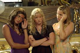 Claire holt also enjoys playing the guitar and the piano. Bild Zu Phoebe Tonkin Bild Cariba Heine Claire Holt Phoebe Tonkin Filmstarts De