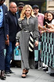 Rekha with her stunning kanjeevaram saree. Best Dressed Celebrity The Best Looks Of The Stars Sported In August Chloe Grace Moretz Style Celebrity Dresses Chloe Grace Moretz