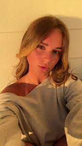 Kara Ferris's Instagram, Twitter & Facebook