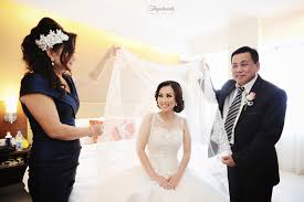 Masyarakat cina terlalu mengambil berat tentang nama , keturunan, peribadi, watak dan tingkah laku si gadis. Beberapa Tahapan Dalam Pernikahan Adat Cina