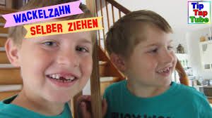 Gibt es beim zähneputzen mit wackelzahn etwas speziell zu beachten? Wackelzahn Selber Ziehen Ash Verliert Seinen Vierten Milchzahn Tiptaptube Kinderkanal Youtube