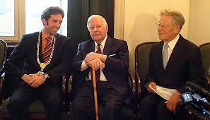In 2006, boris palmer became one of germany's few green party mayors. File Boris Palmer Helmut Schmidt Und Hans Kung Am 8 5 2007 In Tubingen Jpg Wikiquote