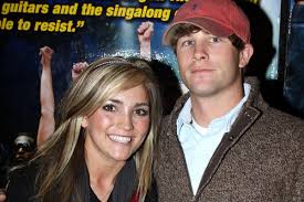 Jamie lynn spears discovered she was pregnant at the age of 16 in a gas station bathroom she revealed on sunday in a new reality tv special. Jamie Lynn Spears Ex Fiance Casey Aldridge Busted For Drugs