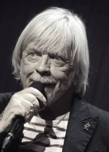 Renaud est ce chanteur écorché vif, épris de justice sociale et de partage  qui a marqué de sa voix et de ses combats incessants toute une génération 💪