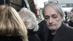 Η πρώτη δημόσια εμφάνιση μετά από καιρό ο ανδρέας μικρούτσικος είχε μπει εσπευσμένα στο ιπποκράτειο, στη μονάδα εμφραγμάτων της α'. Andreas Mikroytsikos To Neo Iatriko Anakoinw8en Gia Thn Ygeia Toy Newsique Gr