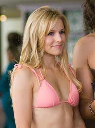 Peter (jason segel) is a struggling musician who finds his world turned upside down when his tv celebrity girlfriend, sarah marshall (kristen bell), dumps him for a tragically hip rock star. Sarah Marshall Kristenbell